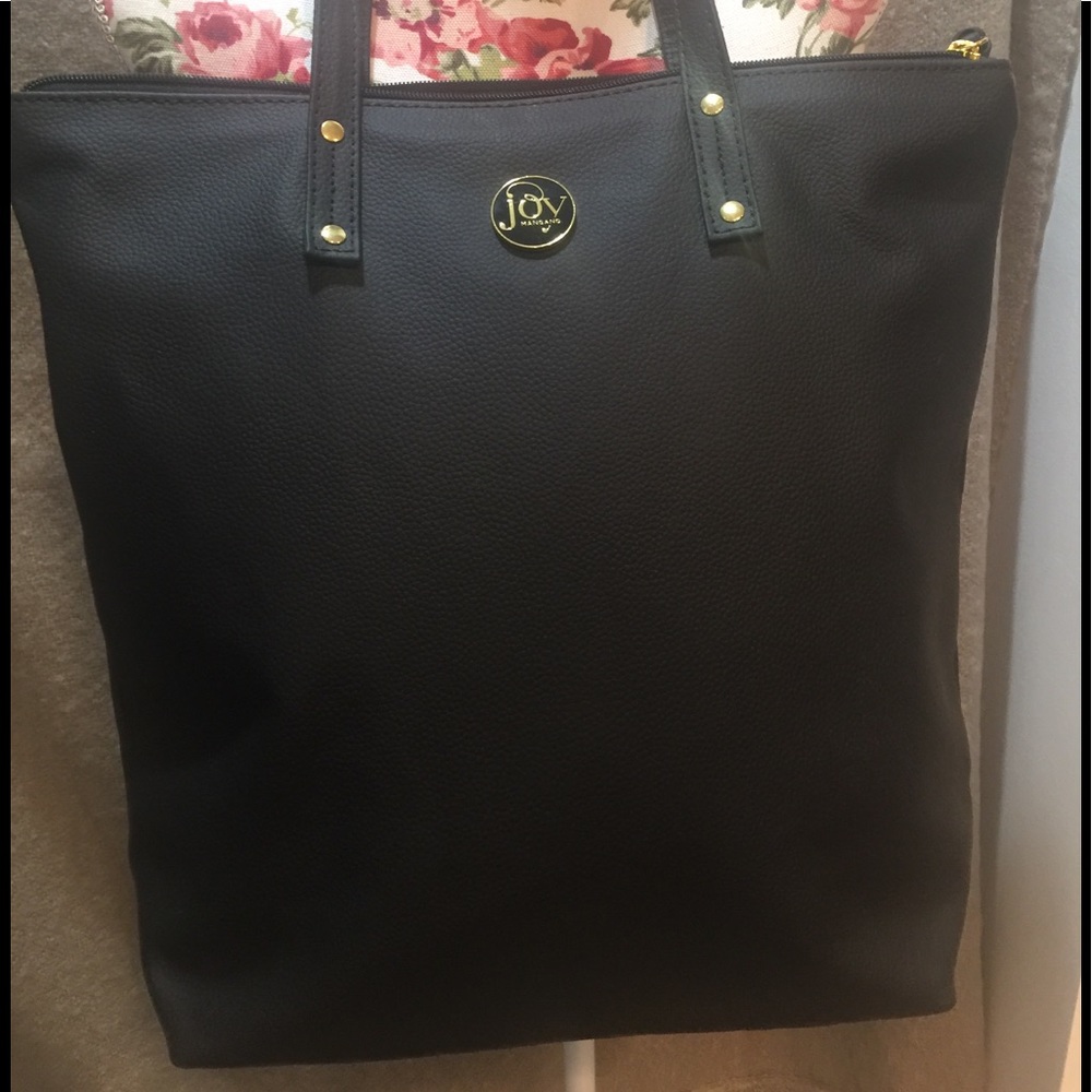 JOY MONGANO BUTTER LEATHER BUCKET BAG. NWOT